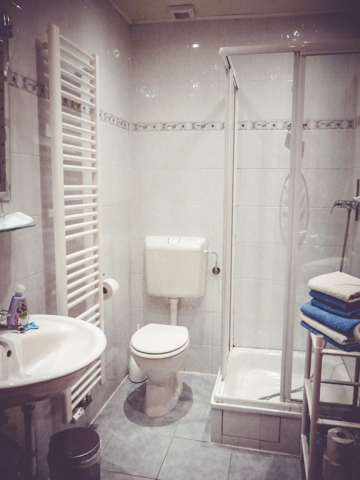Bild 2025_Ferienzimmer_Bad